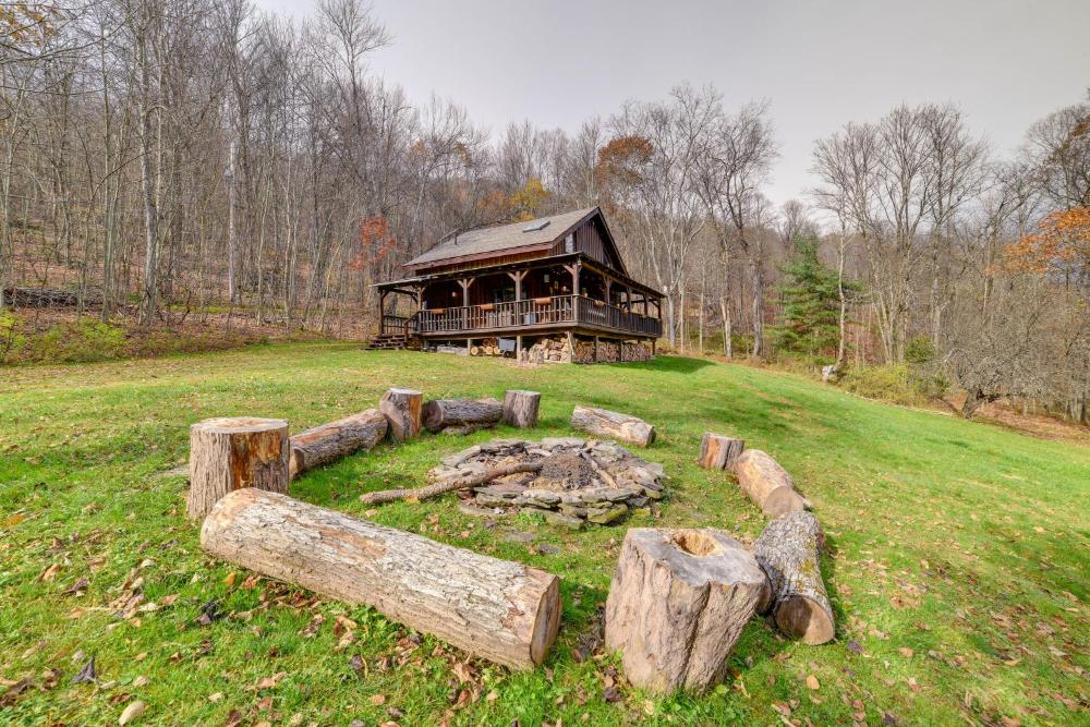 Hilltop Walton Getaway with Picturesque Views!